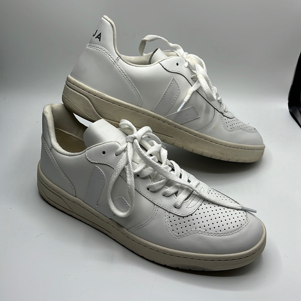Veja V10 Bastille Flat Sneaker